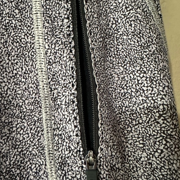 Lululemon Cement Print Patterned Leggings with Sheer Fabric Mesh Paneling - Picture 6 of 7
